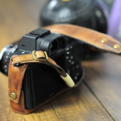 画像9: ■SALE■SONY A7II / A7RII / A7SIII 専用レザーケース・ストラップセット [Brown]