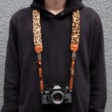 画像: !MO CAMERA STRAP［Animal Print］