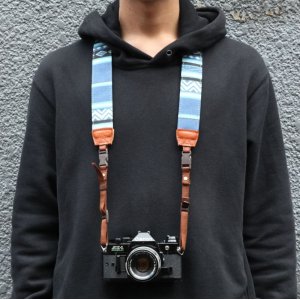画像: !MO CAMERA STRAP［Geometric Blue］
